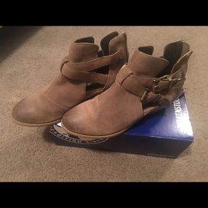 Steve Madden Tan Ankle Boots